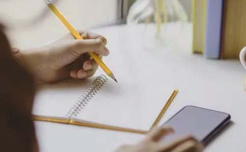 �����cƫҊ�x��У�ͨ��18ƪ��