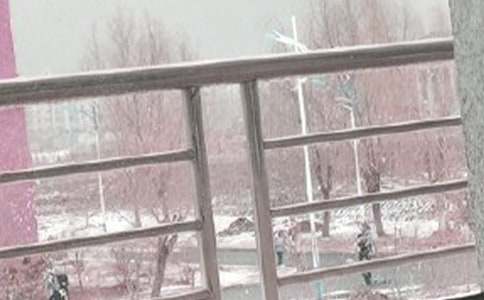 �ֽ��^�L(f��ng)ѩɽ��R��(y��u)��̰�