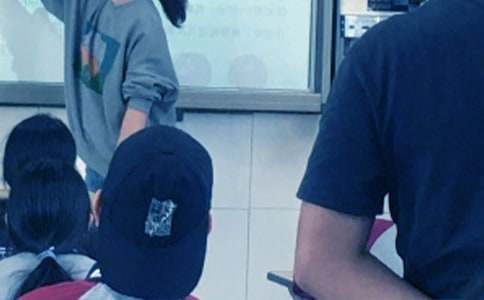 �Z(y��)�Ľ��Е�(hu��)�l(f��)�Ը�