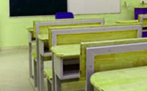 �ж�ĸУ����300�֣����x25ƪ��