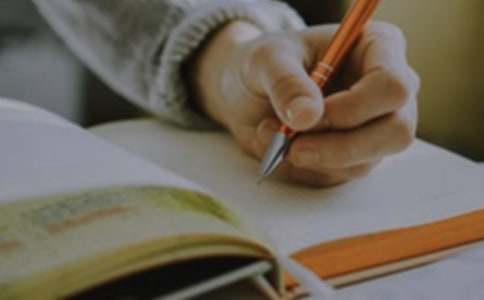 �P(gu��n)��Ӣ�����ąR��7ƪ