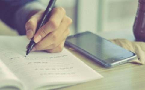 �����A��Ӣ�����ąR��5ƪ